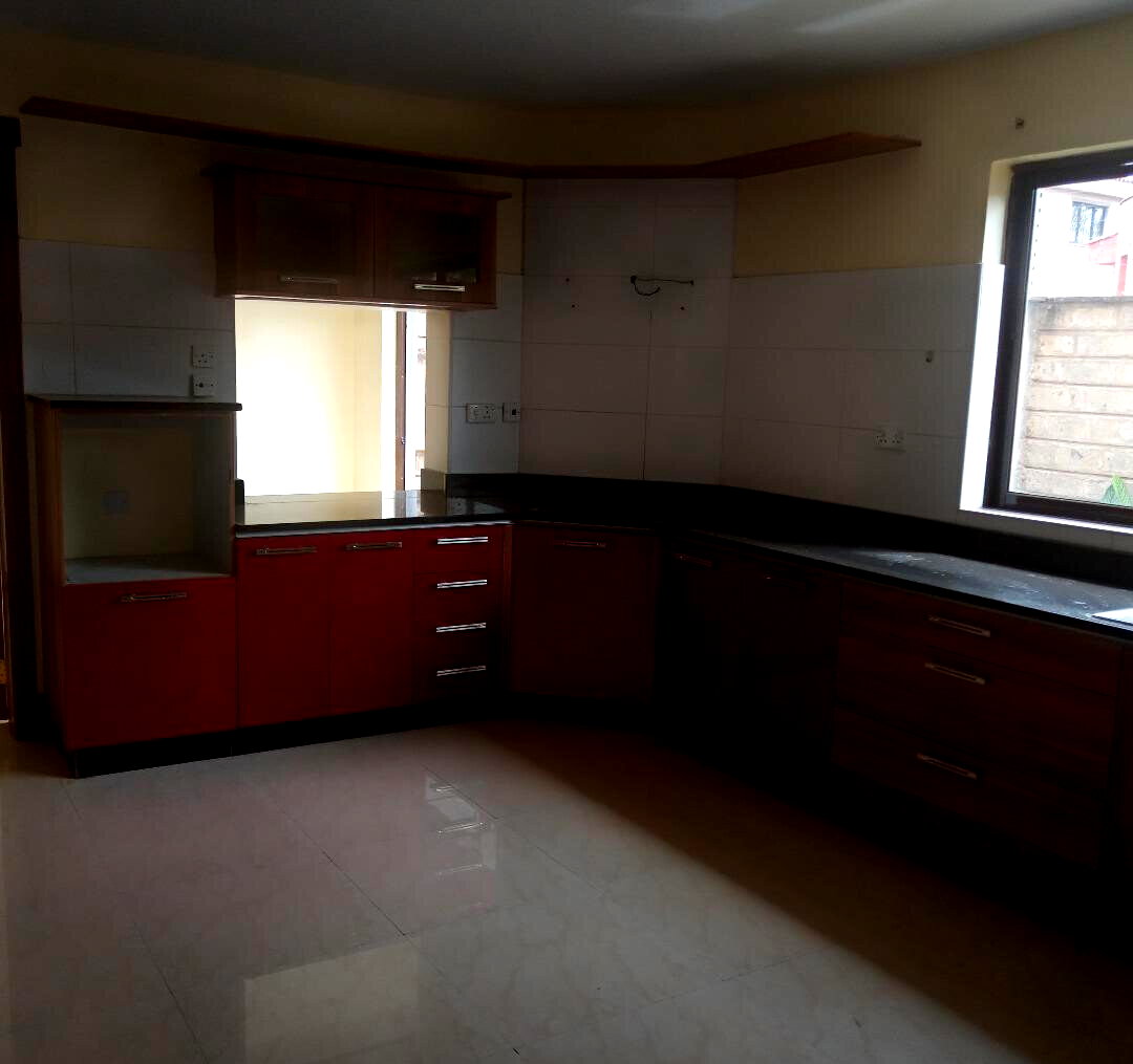 5-Ensuite Townhouse with Jacuzzi & Solar - Westlands