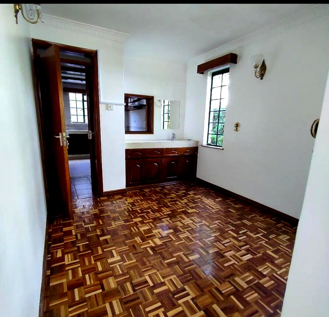4-Bed Townhouse with Fireplace & Staff Quarters - Lavington