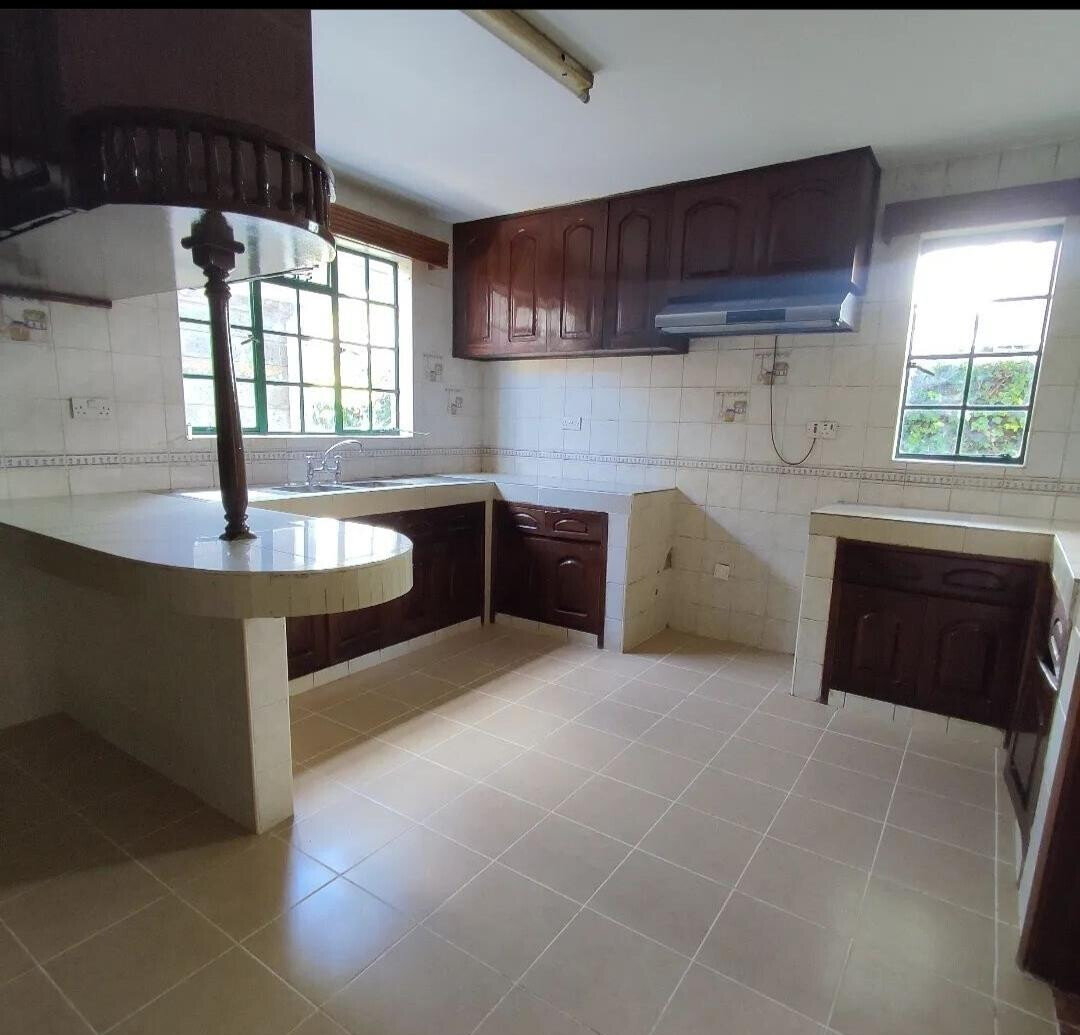 4-Bed Townhouse with Fireplace & Staff Quarters - Lavington