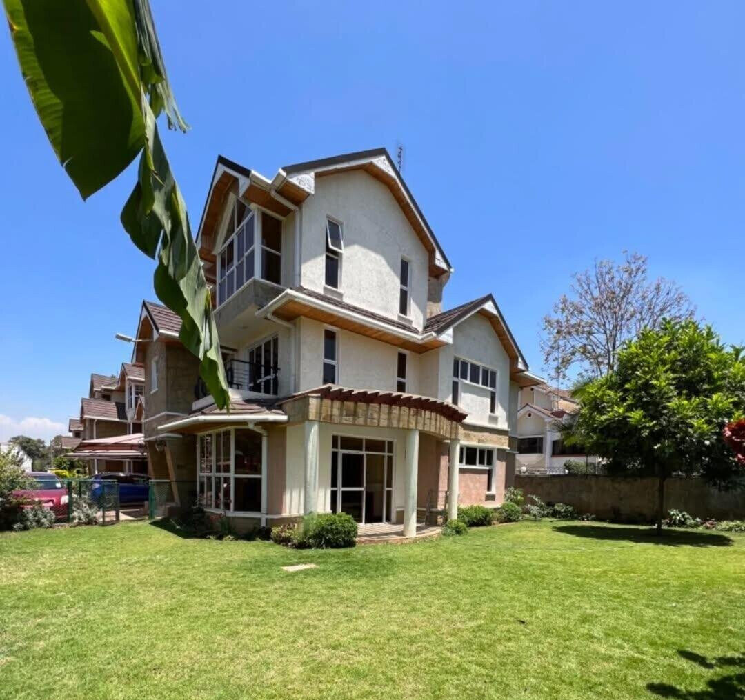 5-Ensuite Triple-Storey Townhouse with Sunken Living Room - Lavington