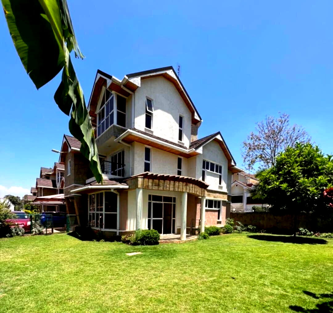 5-Ensuite Triple-Storey Townhouse with Sunken Living Room - Lavington
