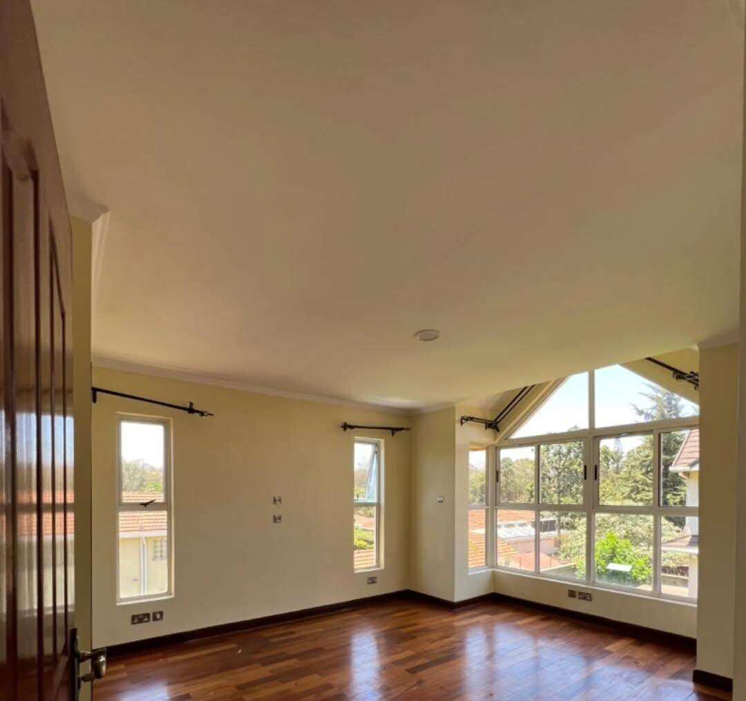 5-Ensuite Triple-Storey Townhouse with Sunken Living Room - Lavington