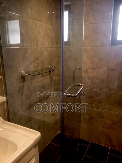 6bdrm Townhouse / Terrace in Lavington Green for rent - Image 5