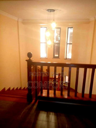 6bdrm Townhouse / Terrace in Lavington Green for rent - Image 2