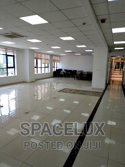 Riverside 5000sqft Classic Space - Image 9