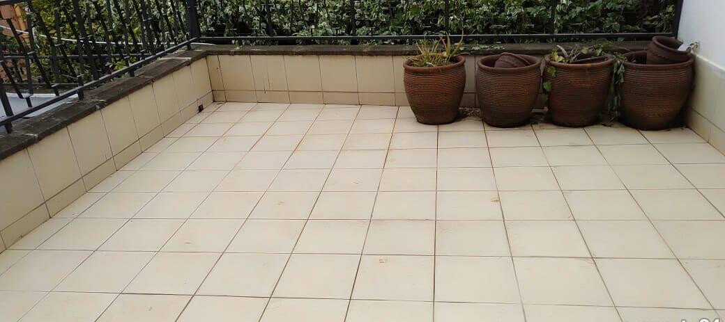 4-Bed Maisonette with Private Gate & Parking - Westlands