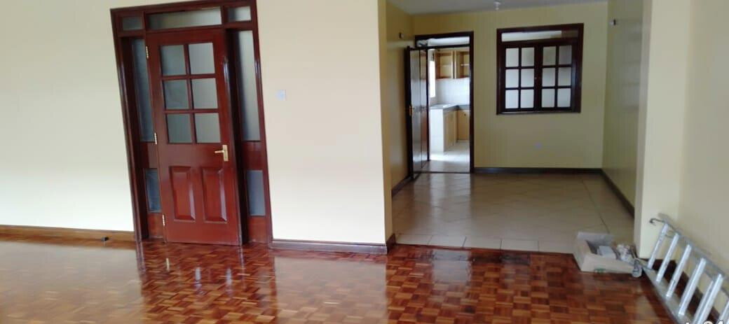 4-Bed Maisonette with Private Gate & Parking - Westlands