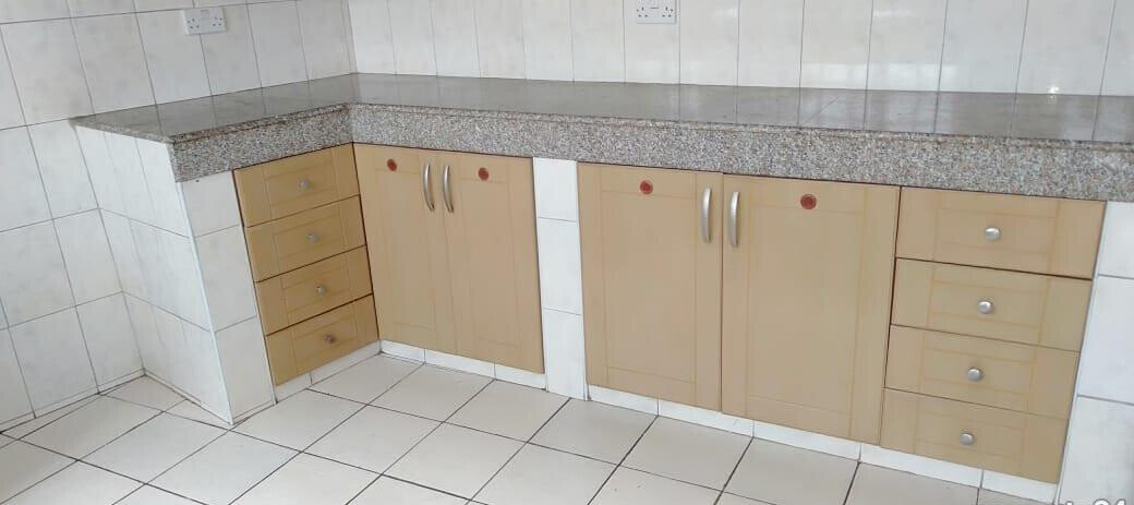 4-Bed Maisonette with Private Gate & Parking - Westlands
