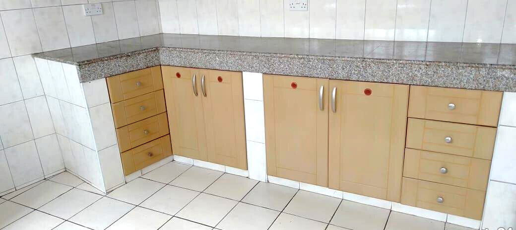 4-Bed Maisonette with Private Gate & Parking - Westlands