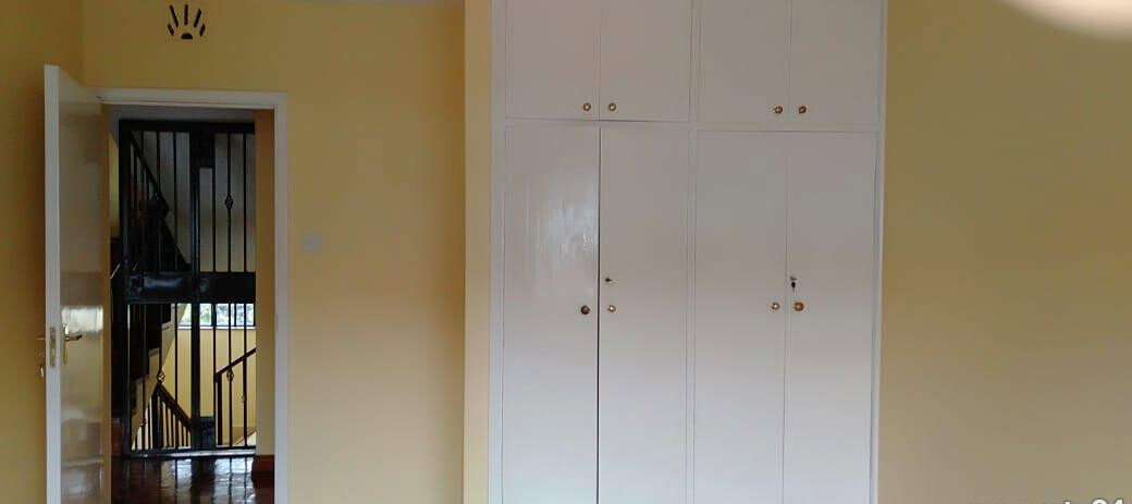 4-Bed Maisonette with Private Gate & Parking - Westlands