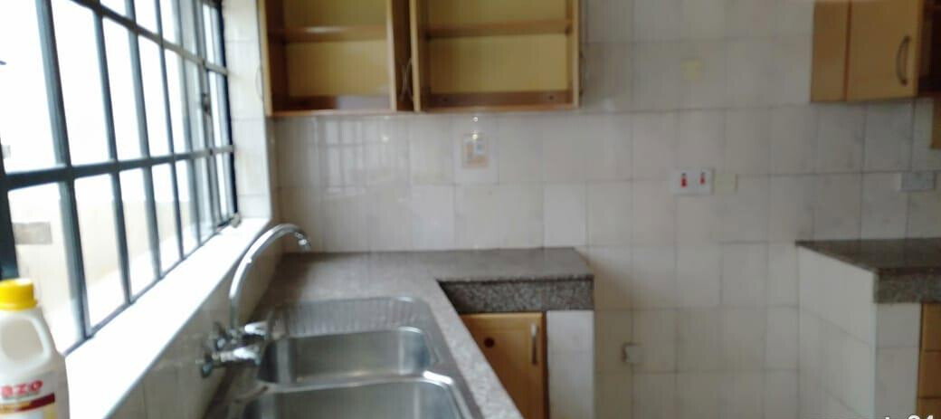 4-Bed Maisonette with Private Gate & Parking - Westlands
