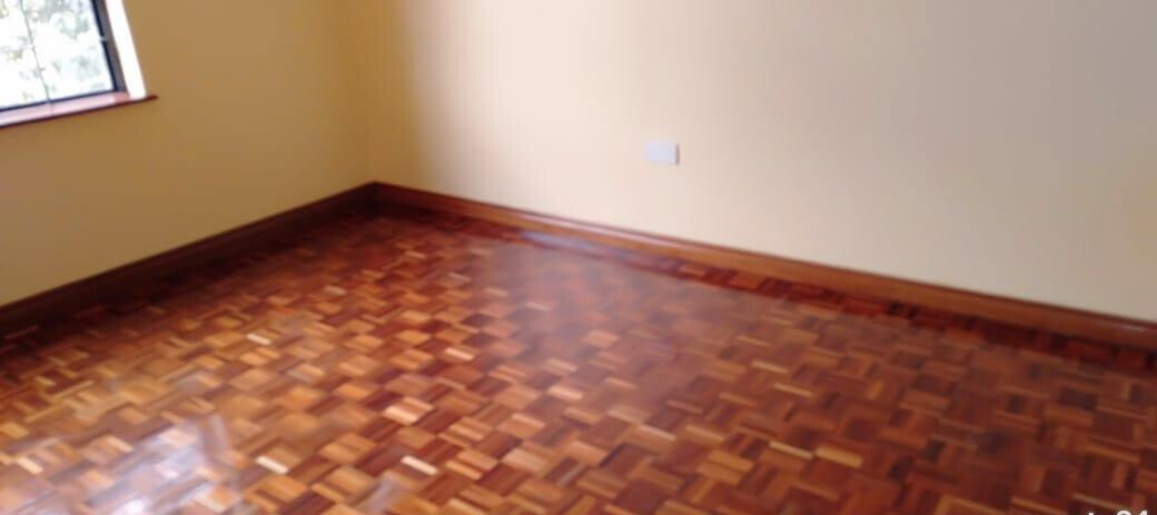 4-Bed Maisonette with Private Gate & Parking - Westlands