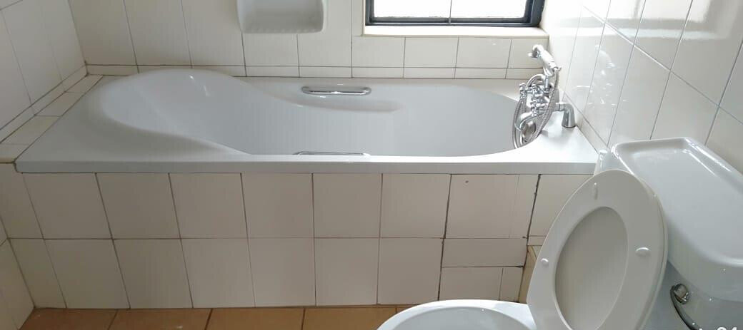 4-Bed Maisonette with Private Gate & Parking - Westlands