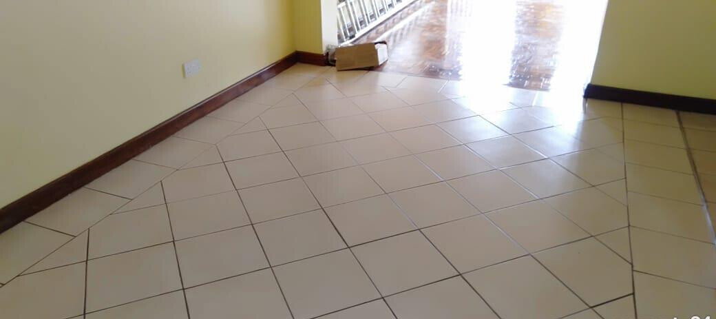 4-Bed Maisonette with Private Gate & Parking - Westlands