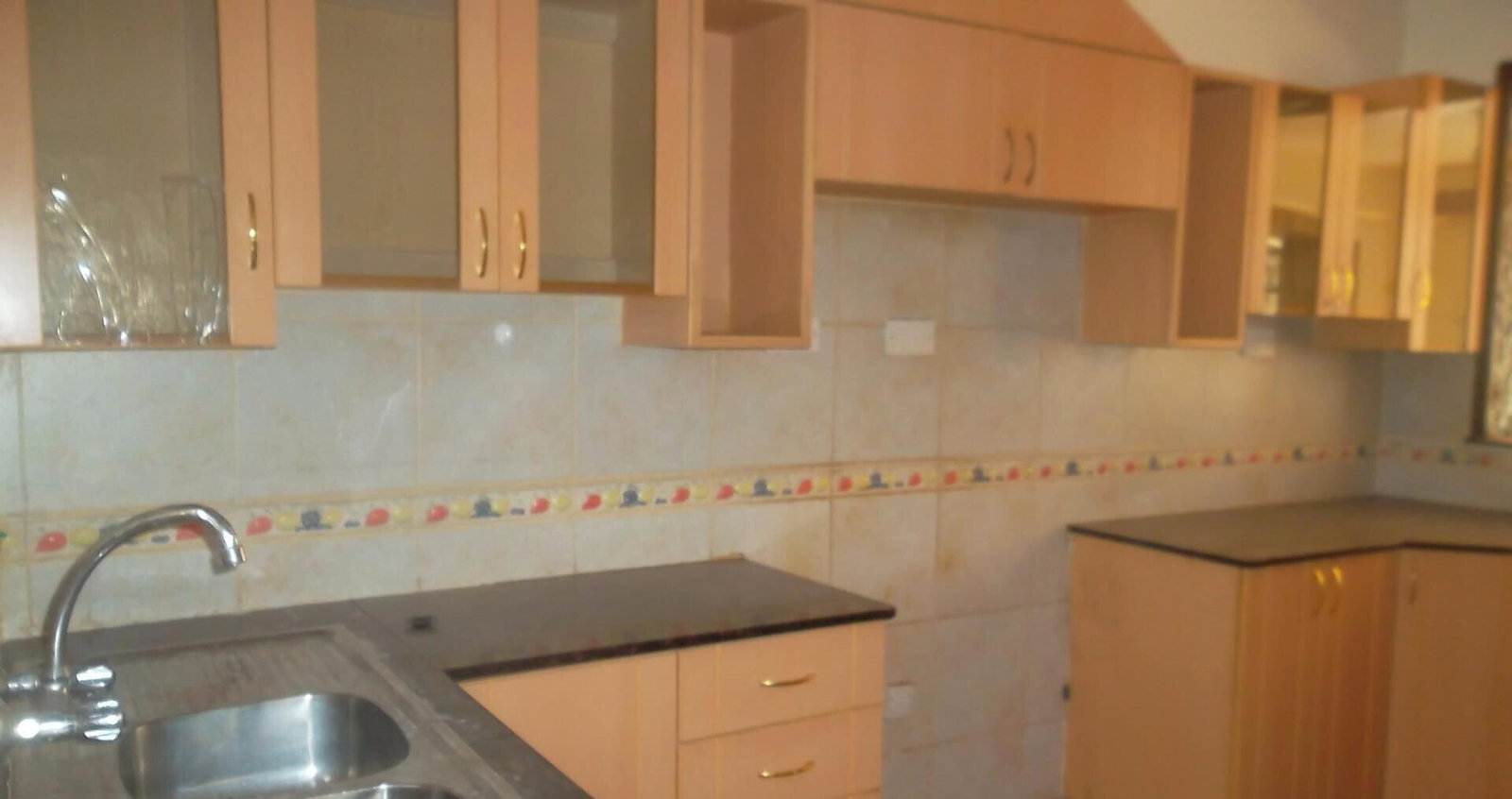 5-Ensuite Townhouse with Fireplace & Wooden Floors - Lavington