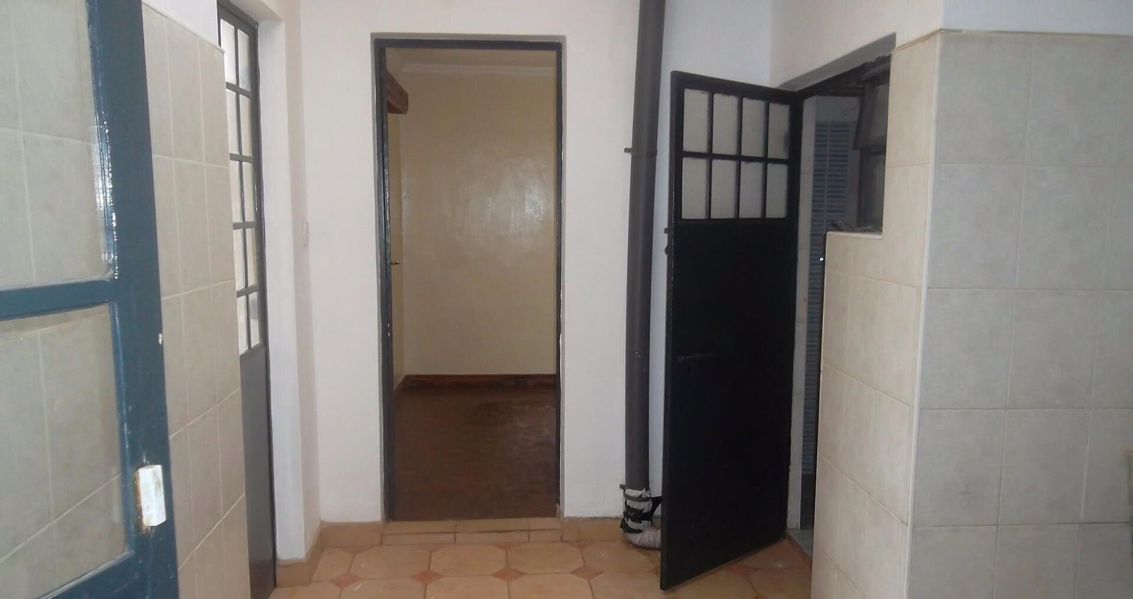 5-Ensuite Townhouse with Fireplace & Wooden Floors - Lavington