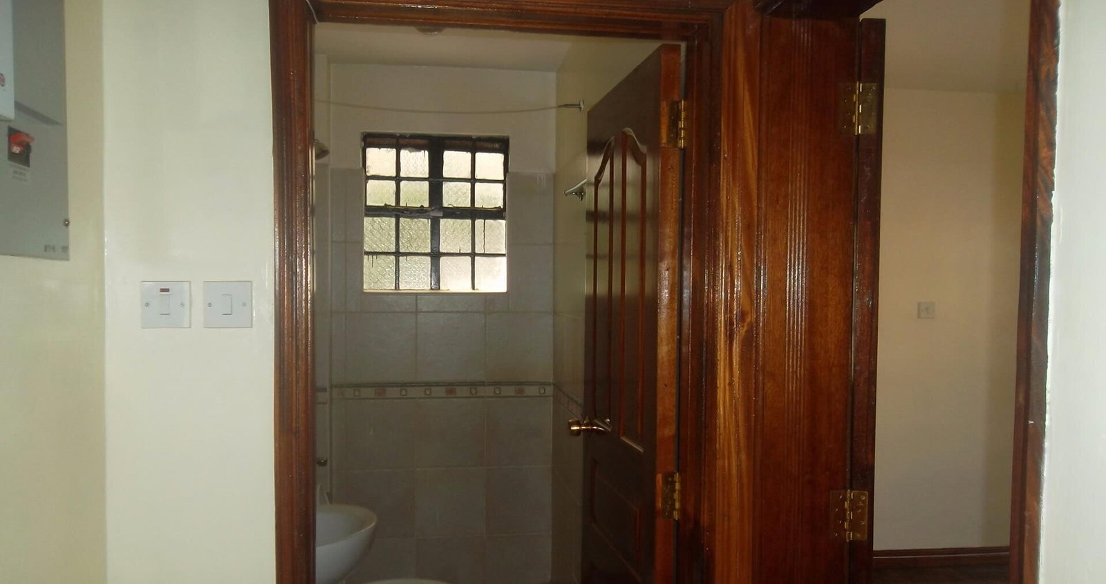 5-Ensuite Townhouse with Fireplace & Wooden Floors - Lavington