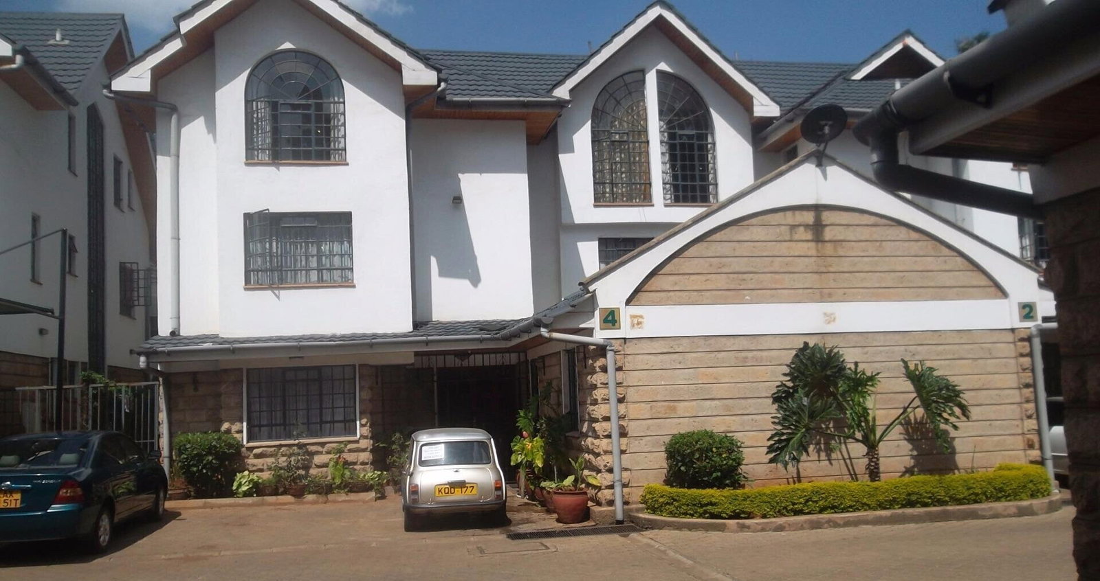 5-Ensuite Townhouse with Fireplace & Wooden Floors - Lavington