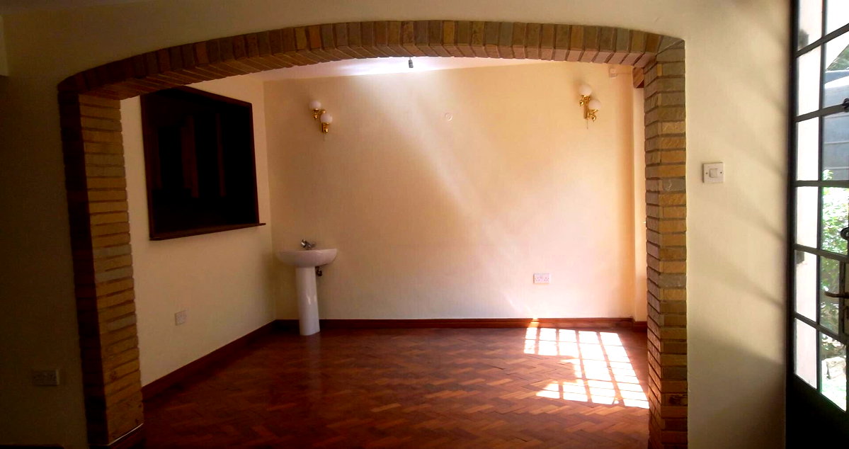 5-Ensuite Townhouse with Fireplace & Wooden Floors - Lavington