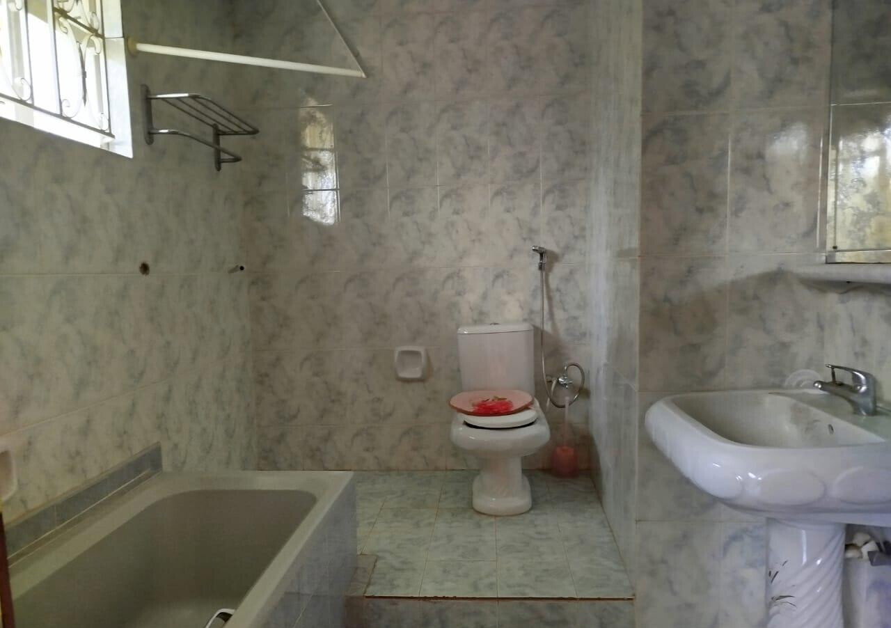 Half Acre 5BR Garden Home at KSh 350K