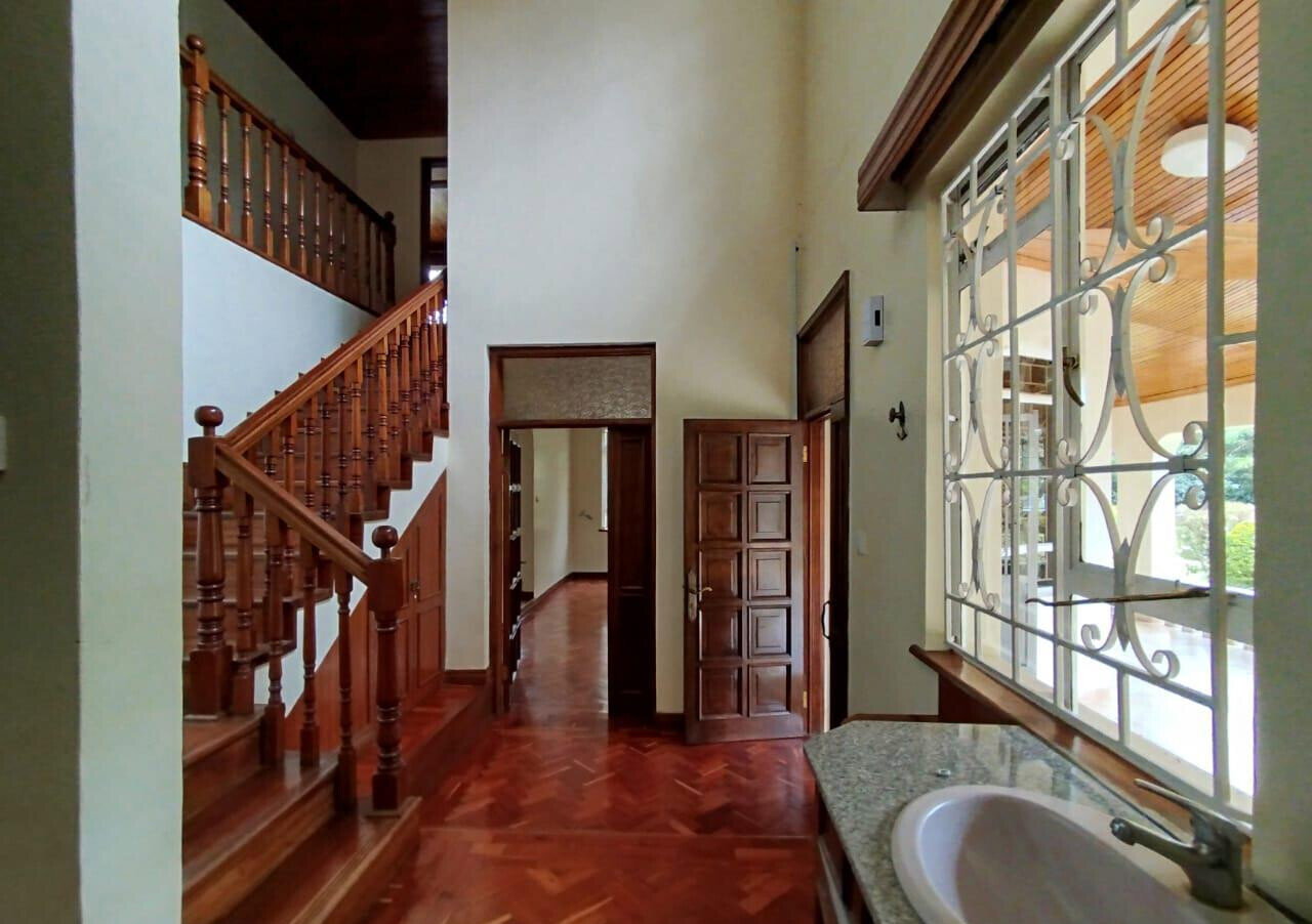 Half Acre 5BR Garden Home at KSh 350K