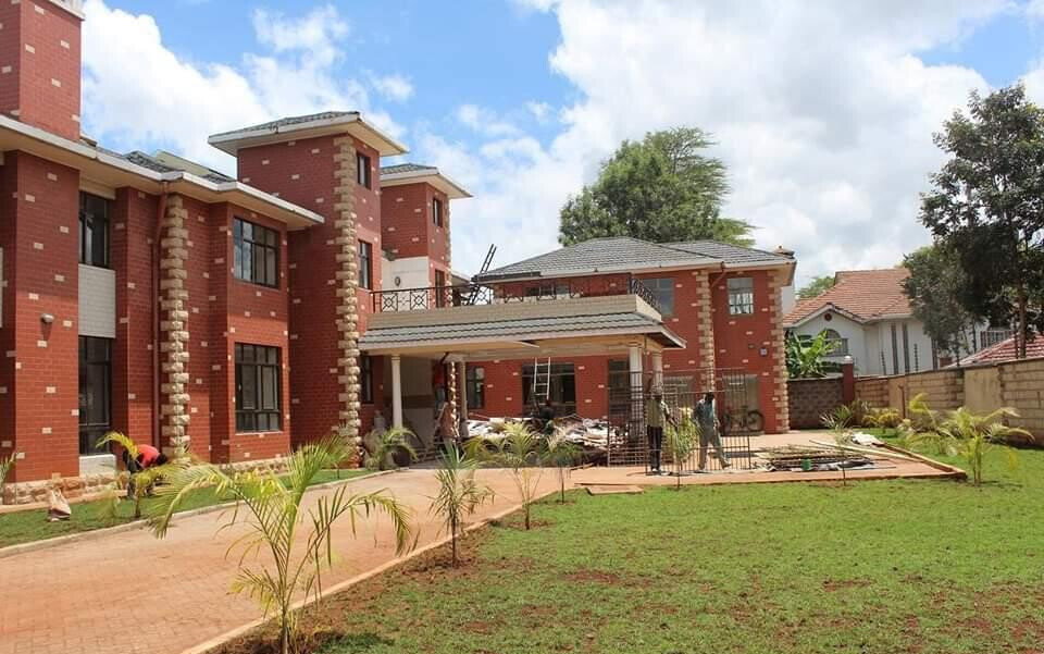6-Bedroom Private Retreat with Clubhouse & Pool – Karen Hardy