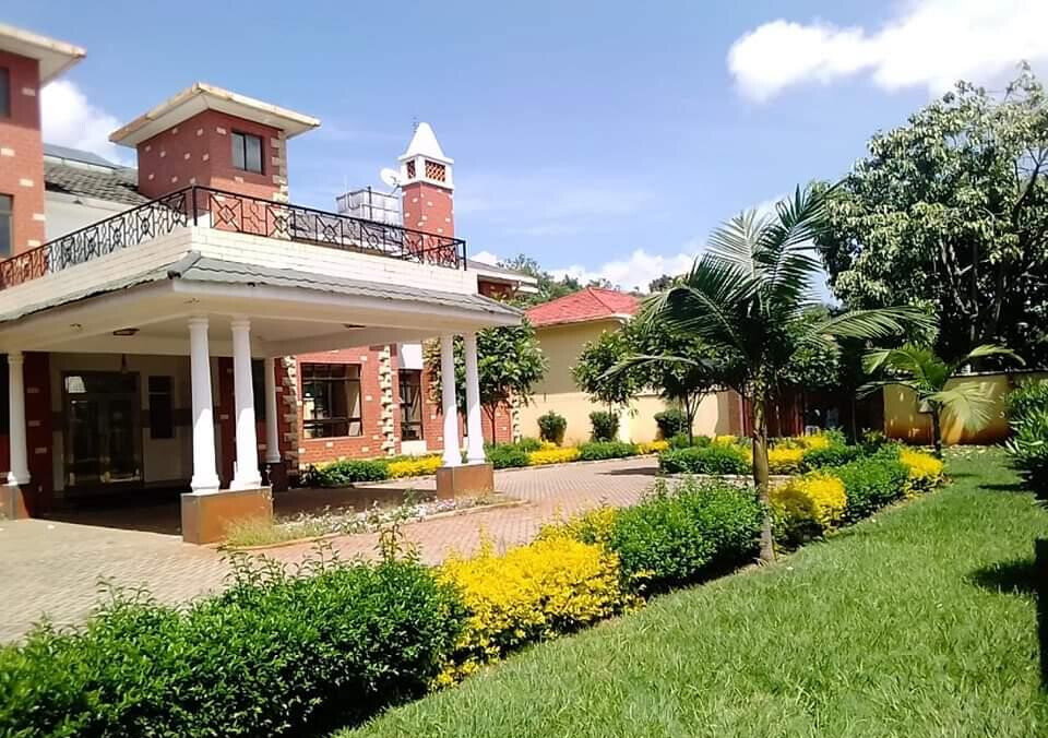 6-Bedroom Private Retreat with Clubhouse & Pool – Karen Hardy