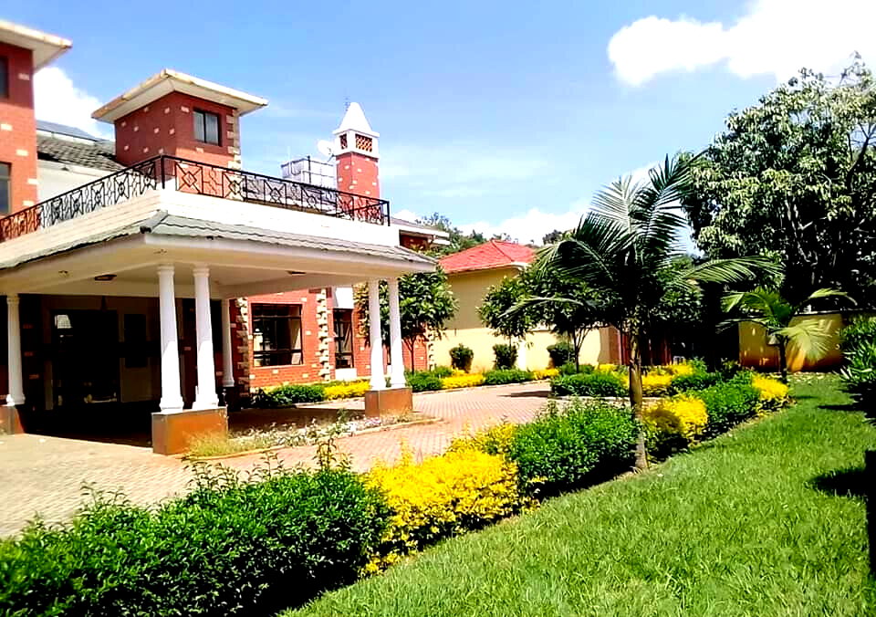 6-Bedroom Private Retreat with Clubhouse & Pool – Karen Hardy