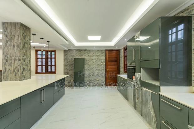 9bdrm Mansion in Ridgeways Gardens for sale