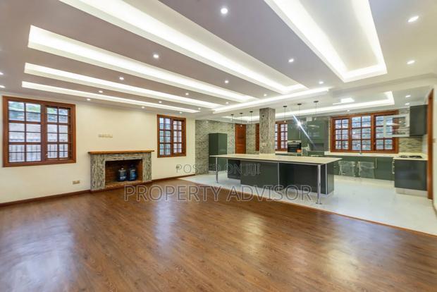 9bdrm Mansion in Ridgeways Gardens for sale