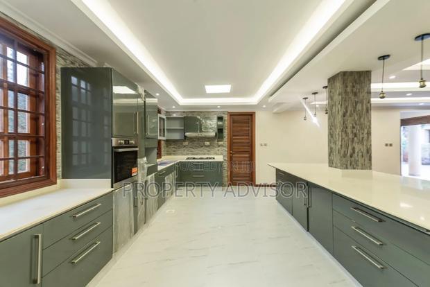 9bdrm Mansion in Ridgeways Gardens for sale