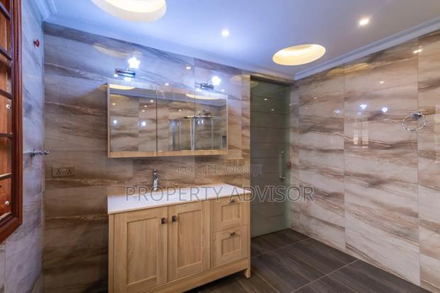 9bdrm Mansion in Ridgeways Gardens for sale