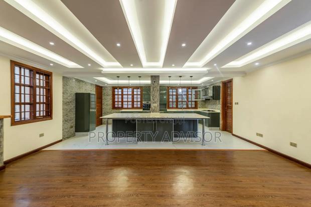 9bdrm Mansion in Ridgeways Gardens for sale