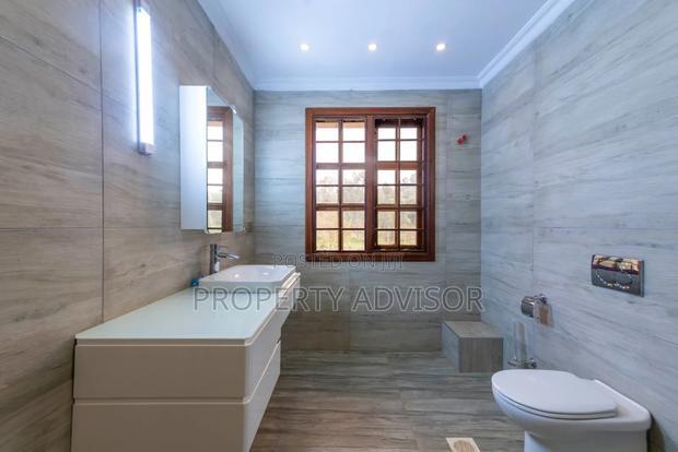 9bdrm Mansion in Ridgeways Gardens for sale