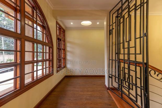 9bdrm Mansion in Ridgeways Gardens for sale