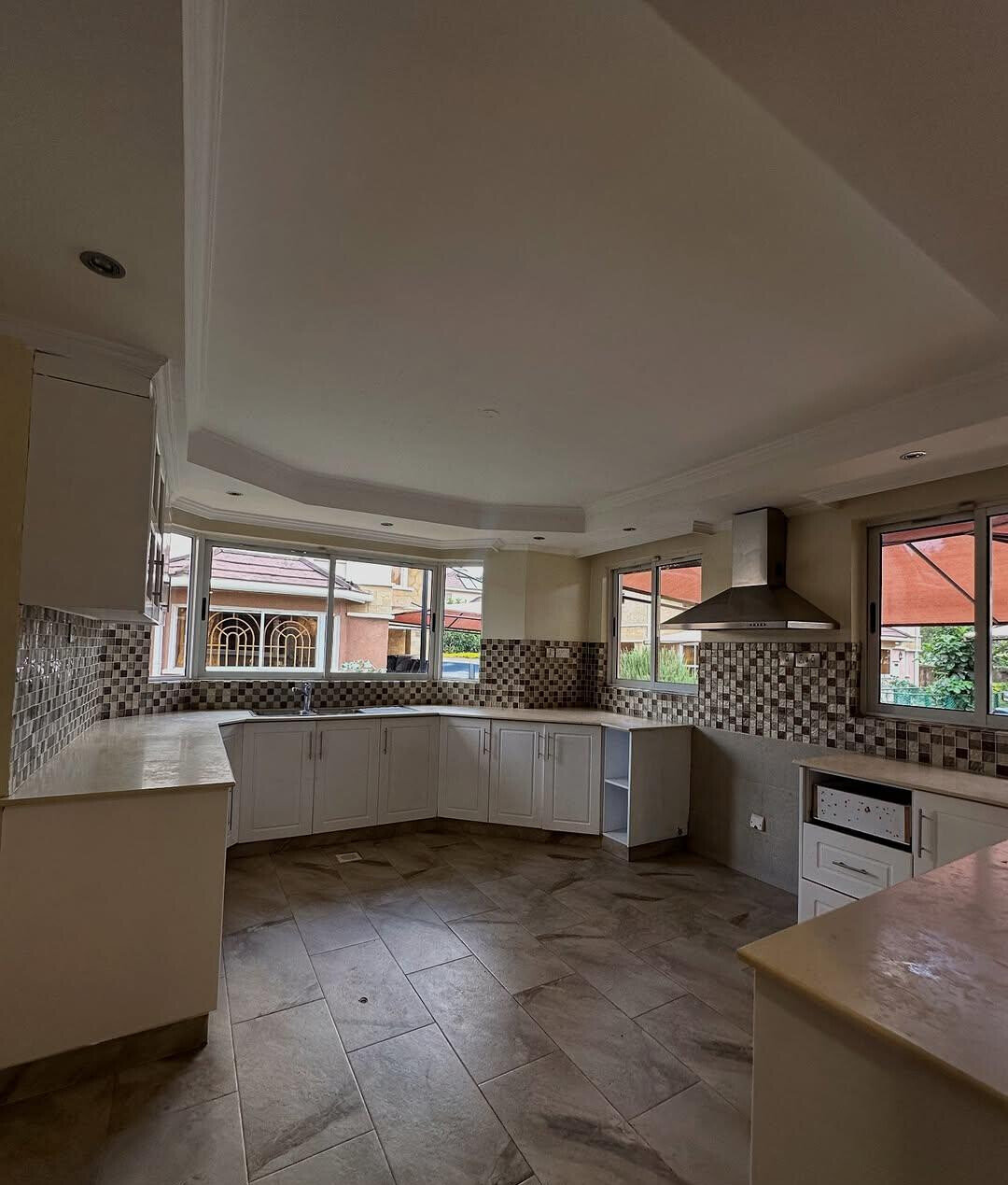 5-Ensuite Townhouse with Gym, Jacuzzi & Kitchen Garden - Lavington
