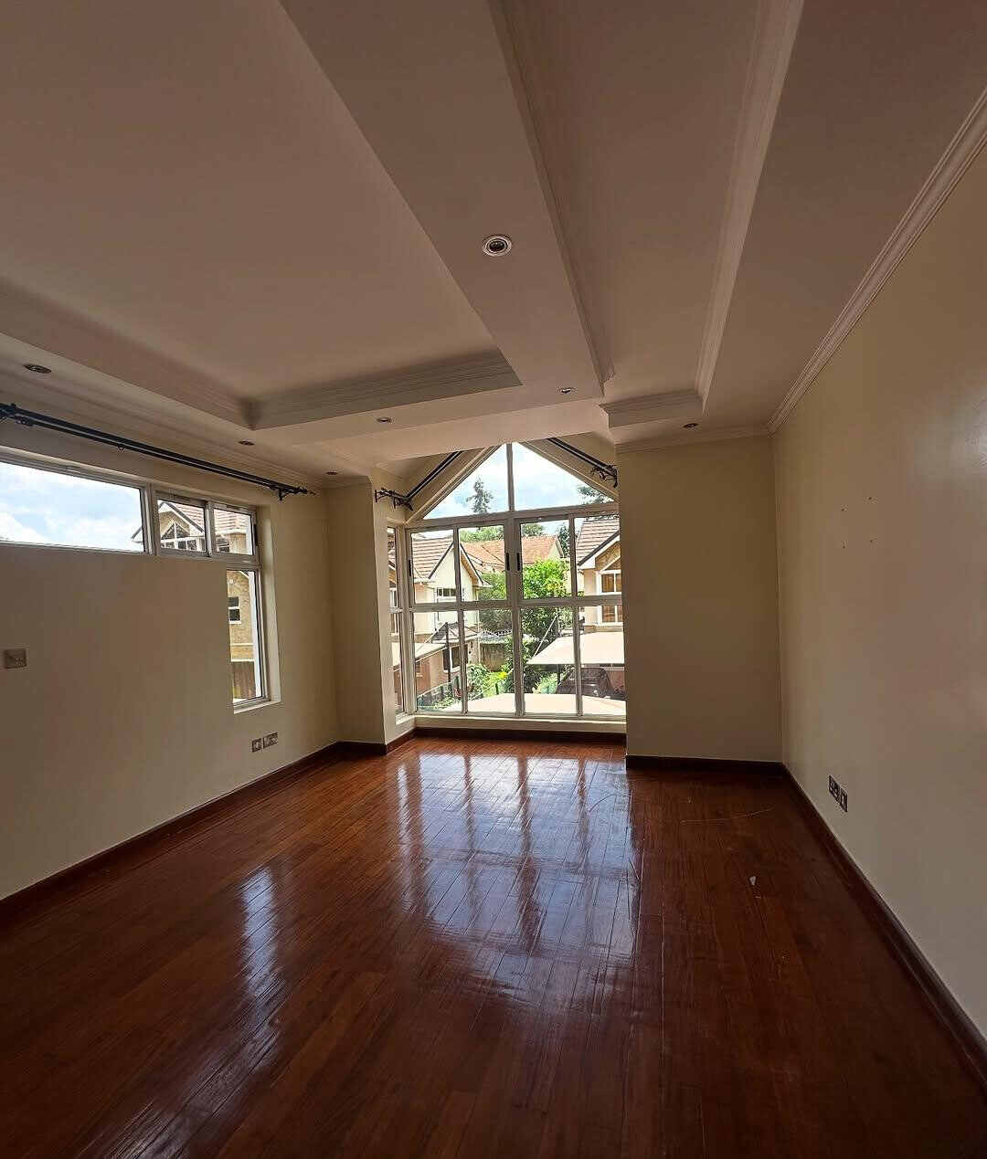 5-Ensuite Townhouse with Gym, Jacuzzi & Kitchen Garden - Lavington