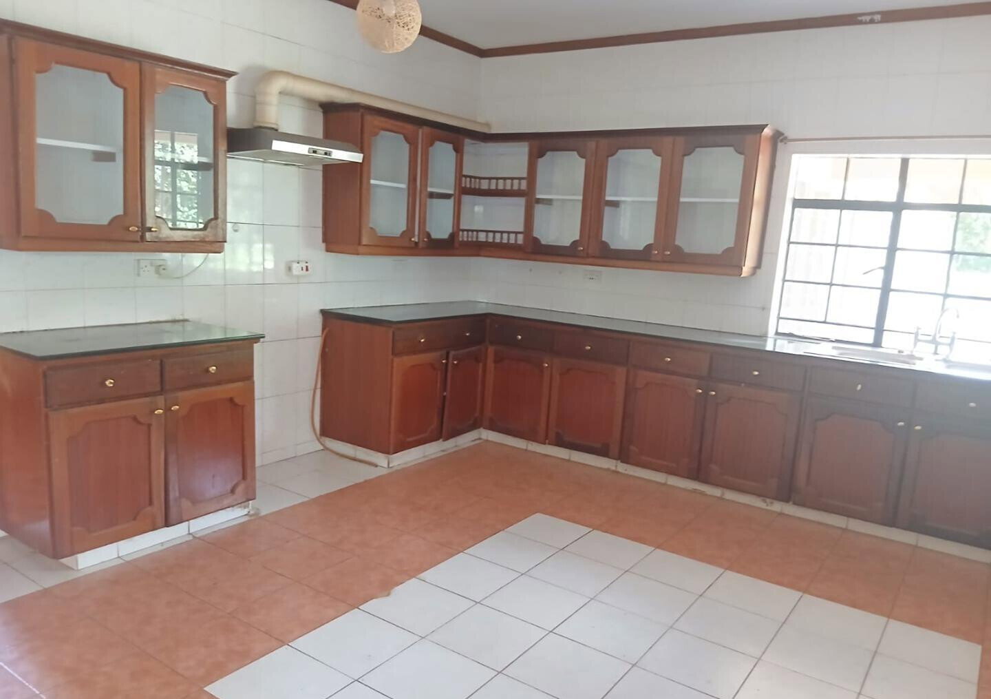 Half Acre 5BR Haven at KSh 350K