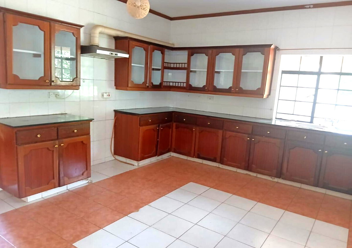 Half Acre 5BR Haven at KSh 350K