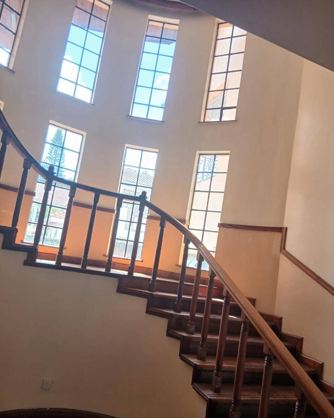 Half Acre 5BR Haven at KSh 350K