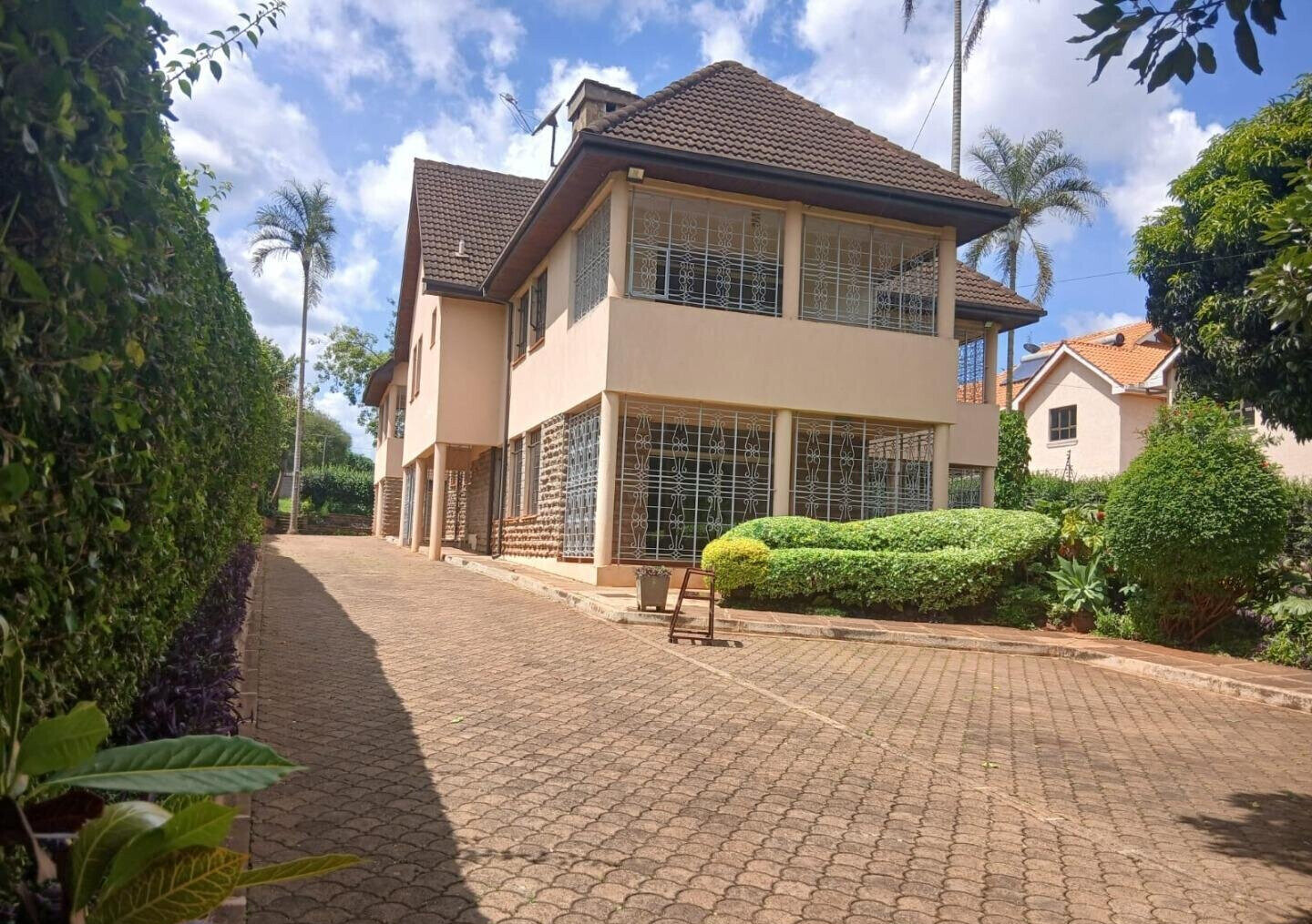 Half Acre 5BR Haven at KSh 350K