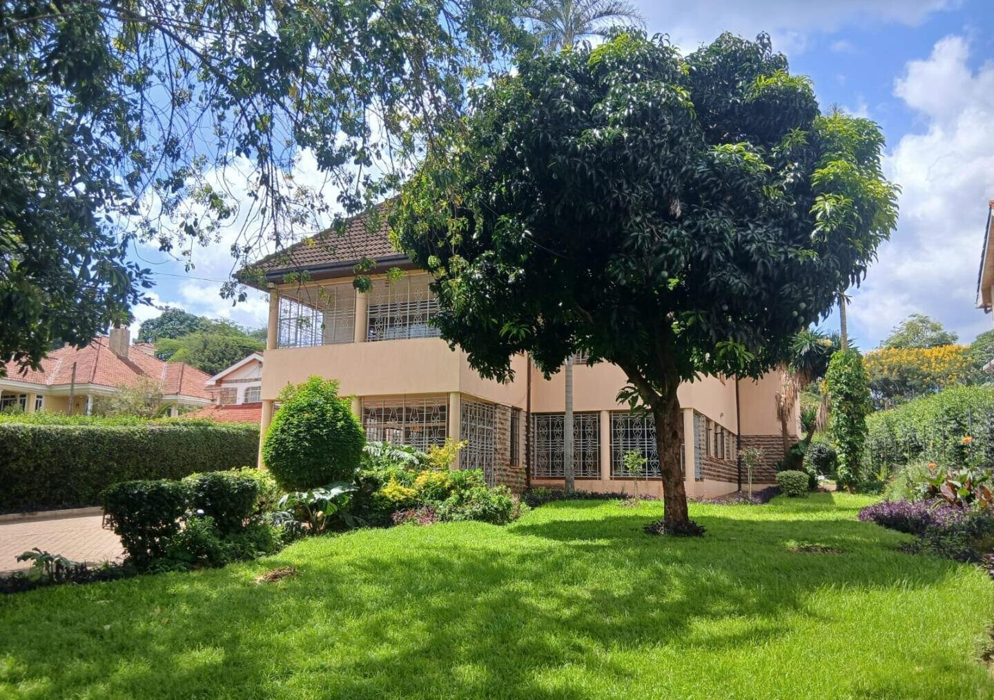 Half Acre 5BR Haven at KSh 350K
