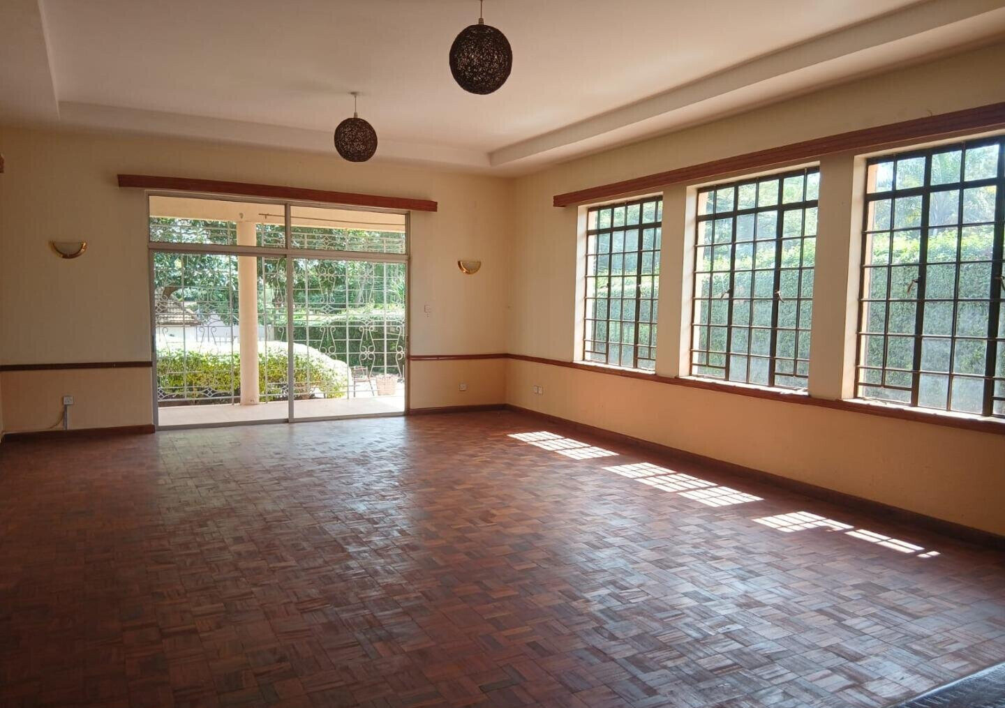 Half Acre 5BR Haven at KSh 350K