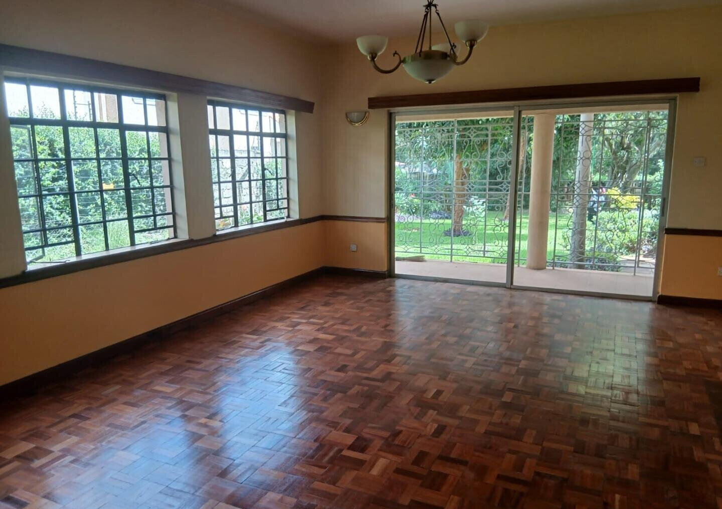 Half Acre 5BR Haven at KSh 350K