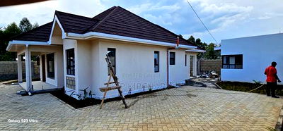 3bdrm Bungalow in Elgonview for sale - Image 3