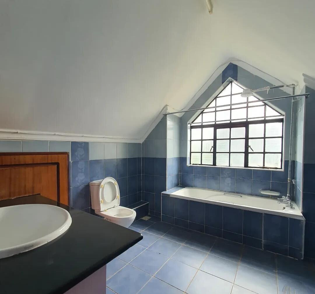 5BR All-Ensuite Townhouse with Fireplace & Study - Kileleshwa