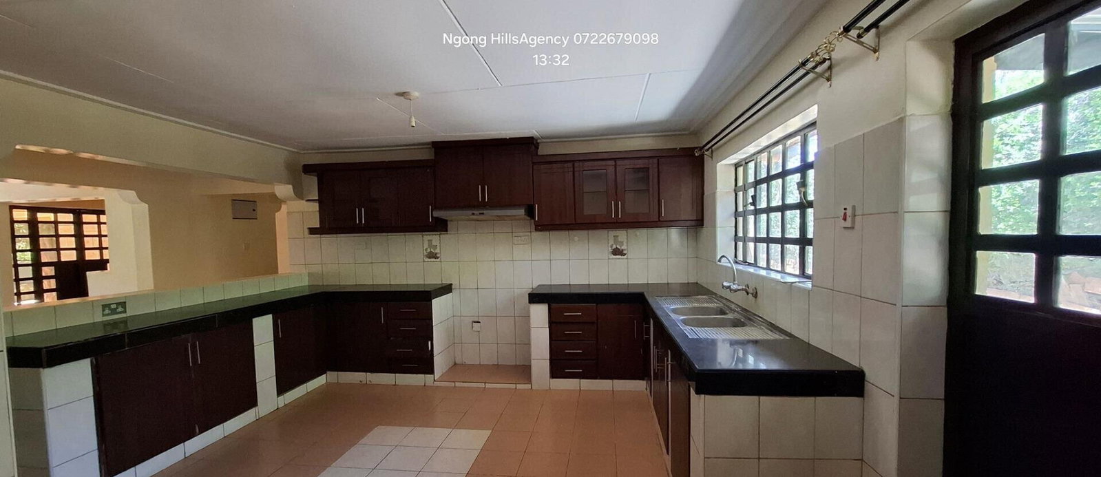 Quarter Acre 5BR House with Garden