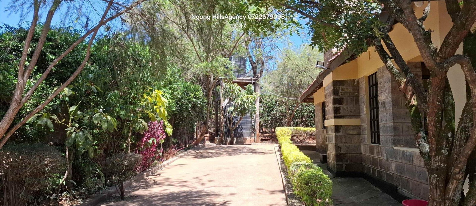 Quarter Acre 5BR House with Garden