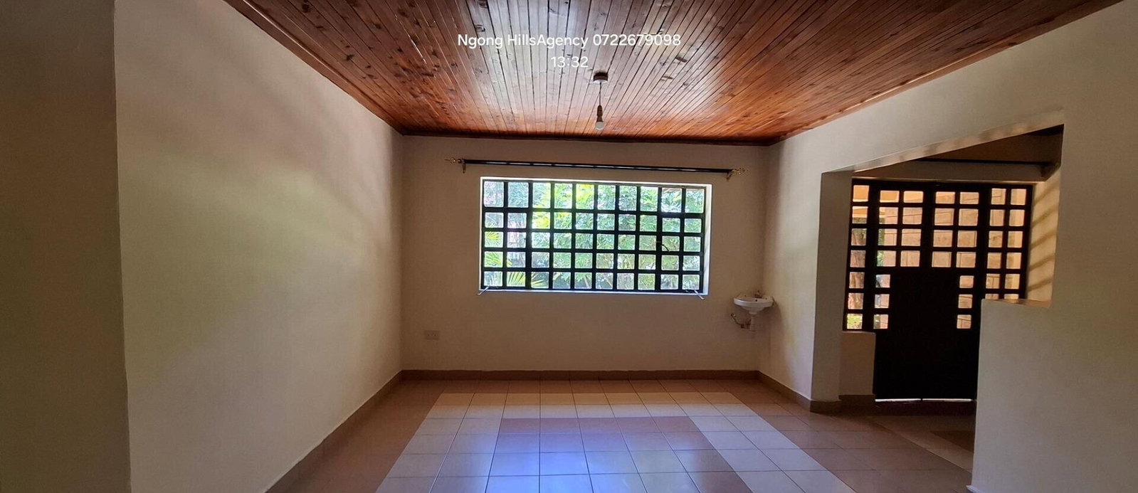 Quarter Acre 5BR House with Garden