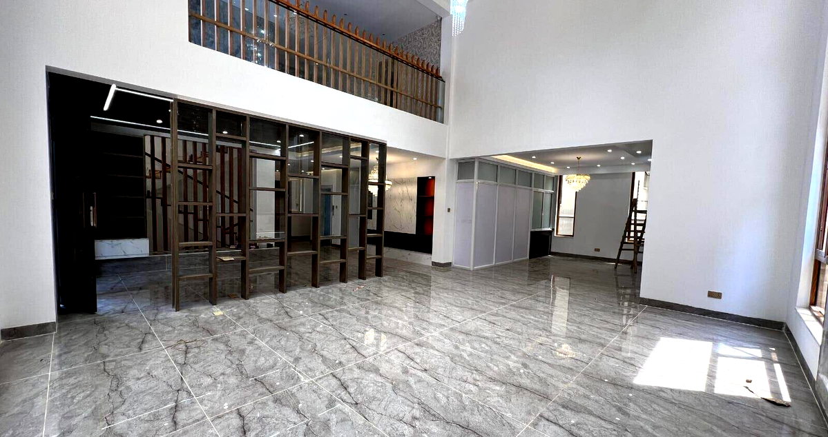 6-Ensuite Villa with Sauna & Meeting Room - Lavington